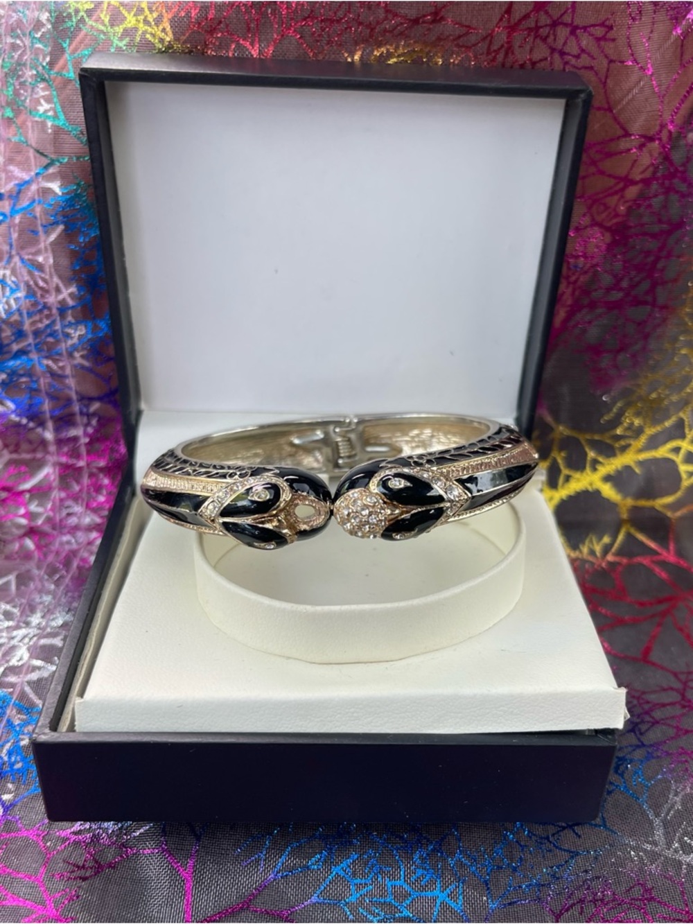 1 bracelet
